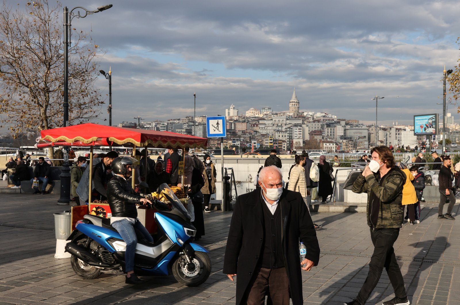 People wearing protective masks against COVID-19 walk in Eminönü, in Istanbul, Turkey, Dec. 6, 2021. (Reuters Photo)