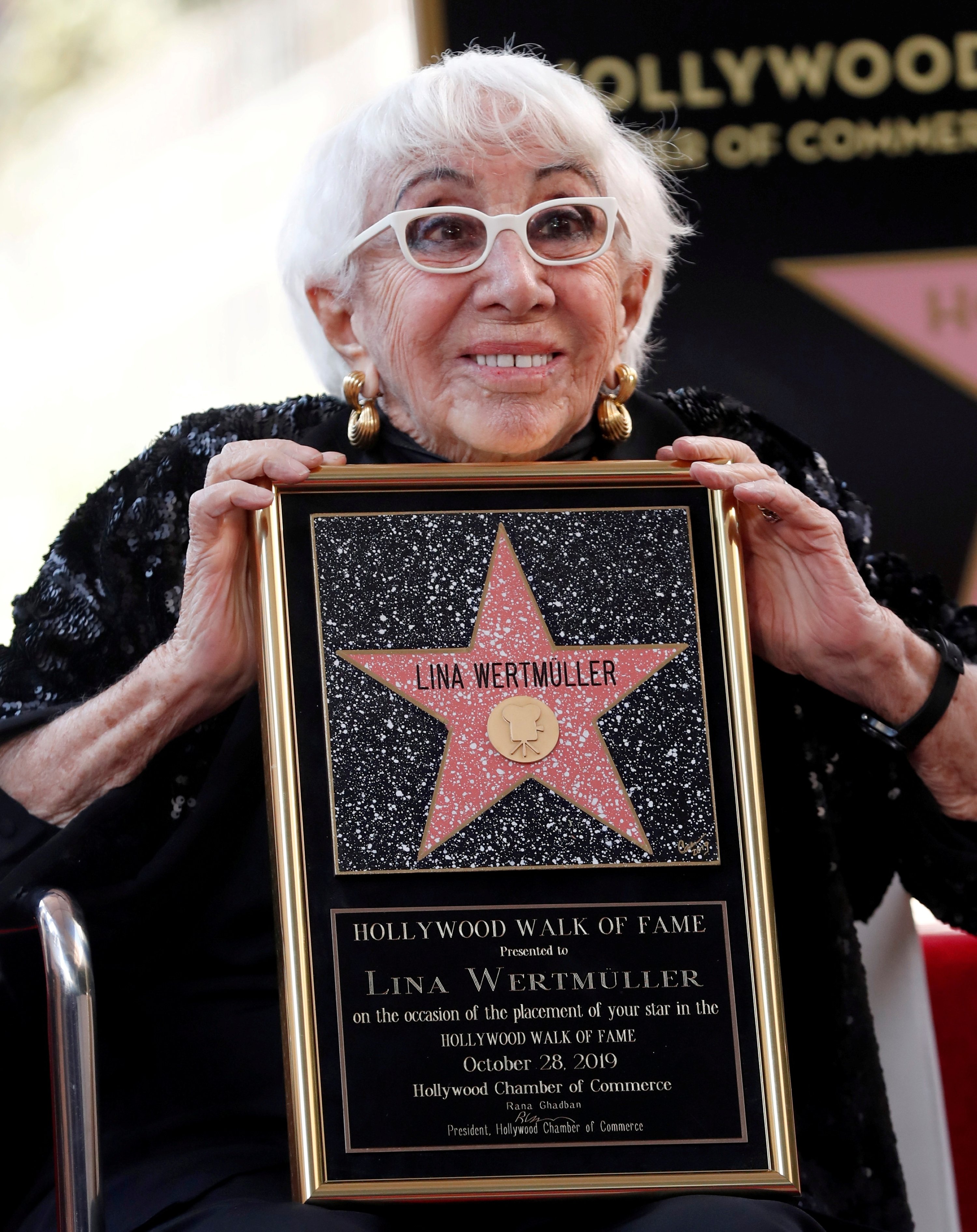 Italian film director Lina Wertmuller poses after unveiling her star on the Hollywood Walk of Fame in Los Angeles, California, U.S., Oct. 28, 2019. (REUTERS)