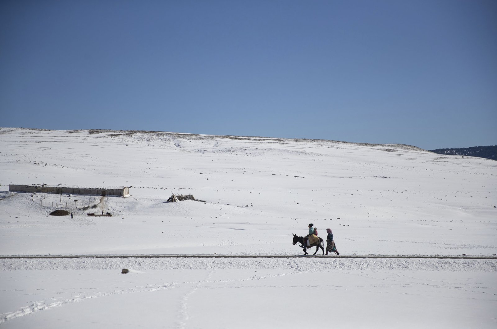Minggu isolasi: Terjebak oleh salju di desa pegunungan Maroko