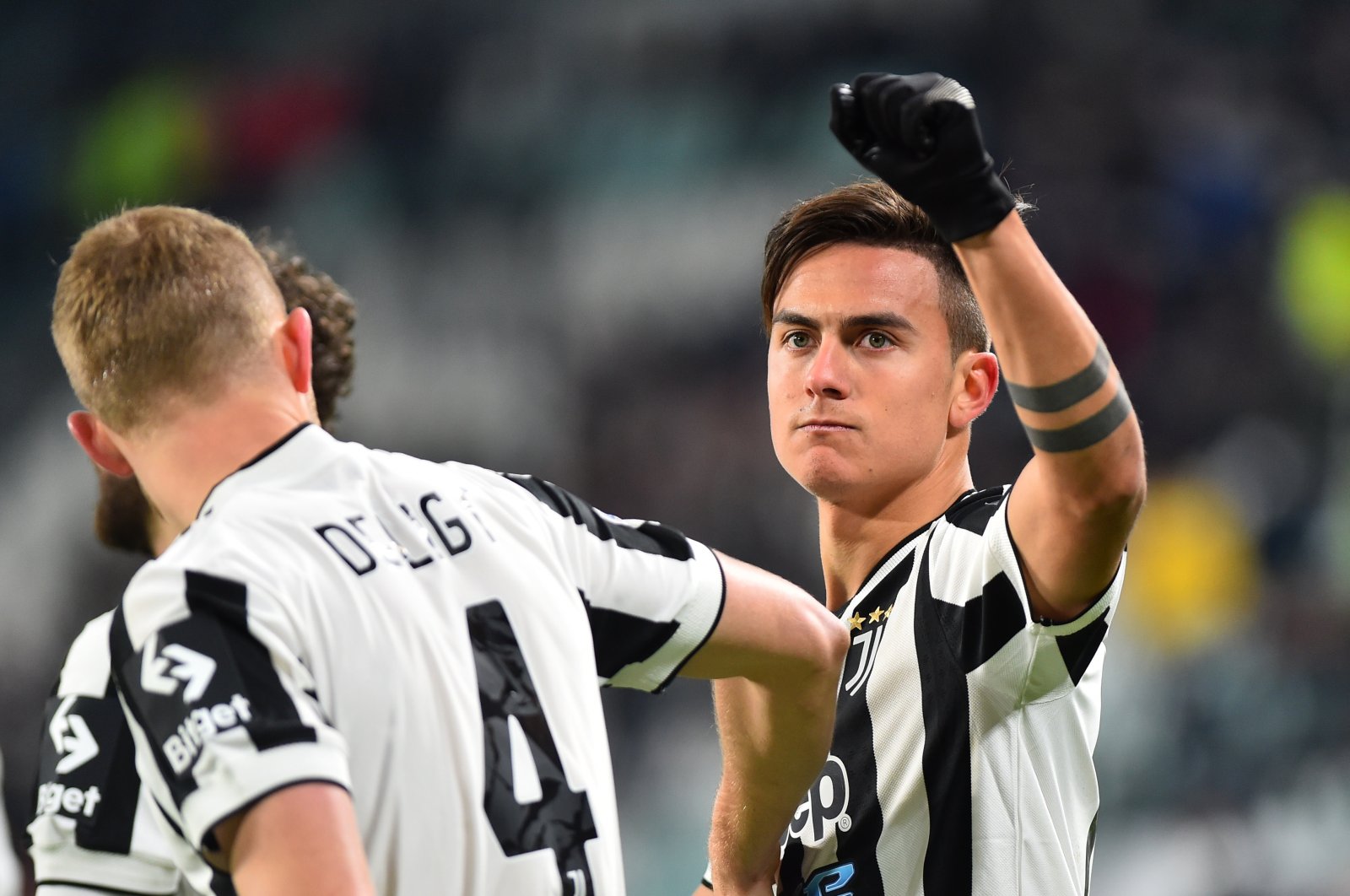  Juventus&#039; Paulo Dybala (R) celebrates a goal during a Serie A match against Genoa at the Allianz Stadium in Turin, Italy, Dec. 5, 2021. (Reuters Photo)