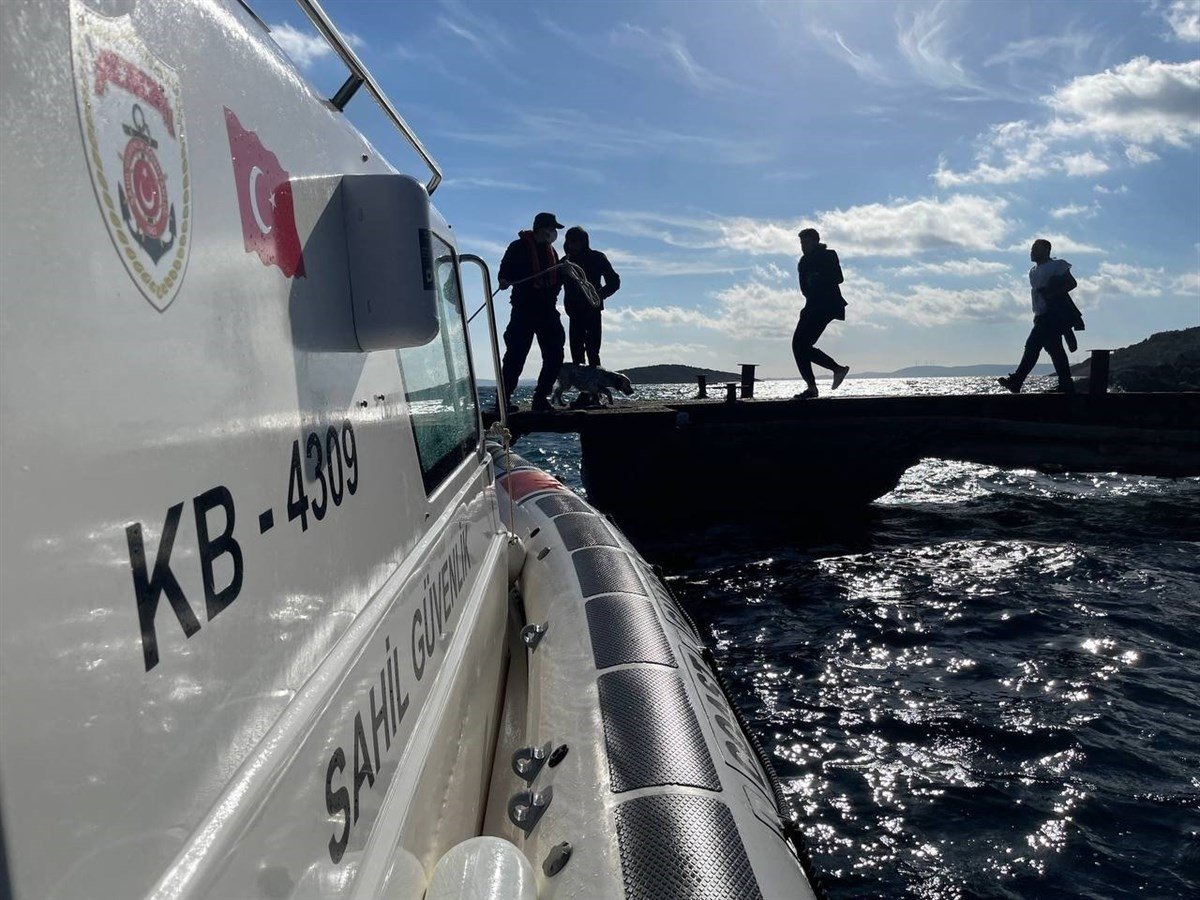 Turkish coast guard units rescue migrants from the Aegean Sea, off the coast of the Izmir province, western Turkey, Dec. 5, 2021. (AA Photo)