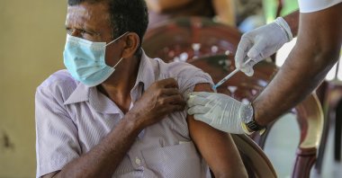  People receive the booster dose of COVID-19 vaccine at a vaccination clinic in Colombo, Sri Lanka, Dec.10, 2021.(EPA Photo) 