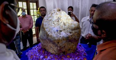 People inspect the single natural corundum (blue sapphire) named "Queen of Asia," considered the largest found in the world, in Horana, some 45 kilometers from Colombo, Sri Lanka, Dec. 12, 2021. (AFP Photo)