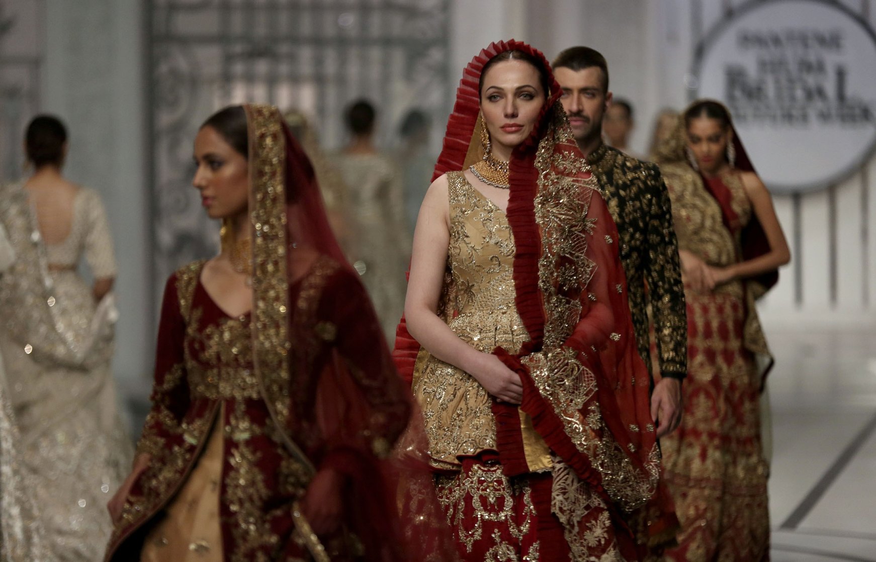 Pakistan Bridal Couture Week invites dreams in (mostly) red Daily Sabah