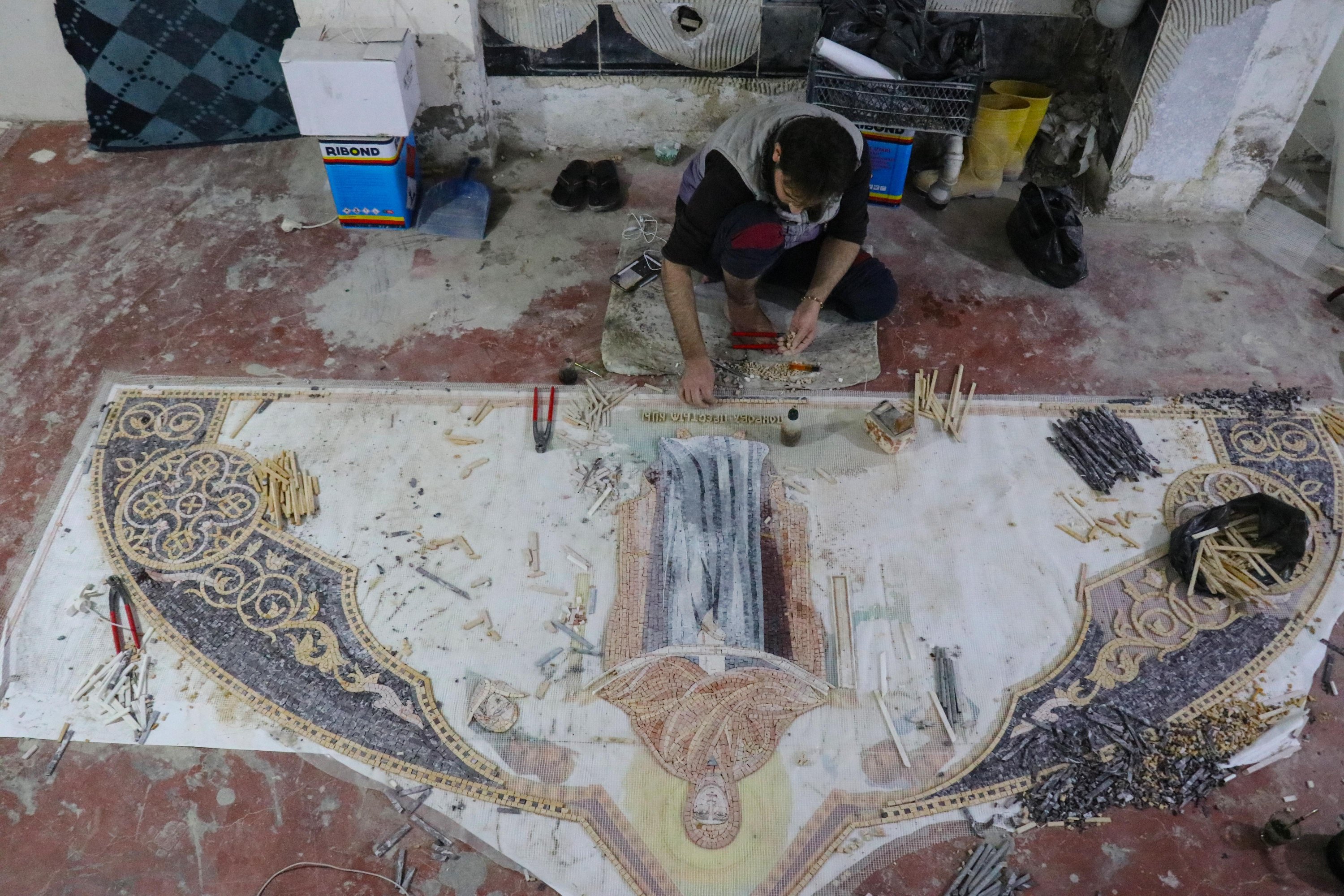 An employee works on a mosaic in the workshop of Zemzem Gök and Fatma Dendüş, Hatay, southern Turkey, Dec. 12, 2021. (AA)