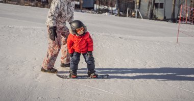 Skiing experts say parents can do their children a favor by teaching them quite early. (Shutterstock Photo) 
