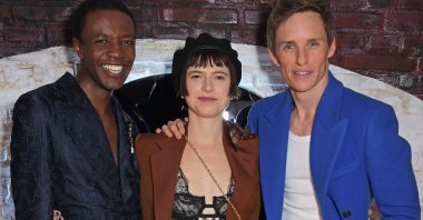 Cast members Omari Douglas (L), Jessie Buckley (C) and Eddie Redmayne attend the gala performance after party for &quot;Cabaret&quot; at the Kit Kat Club in London, U.K., Dec. 12, 2021. (Getty Images)