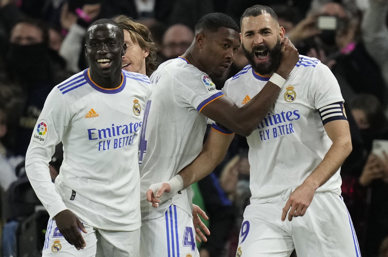 Real mengalahkan Atletico di derby Madrid untuk mengendalikan perburuan gelar