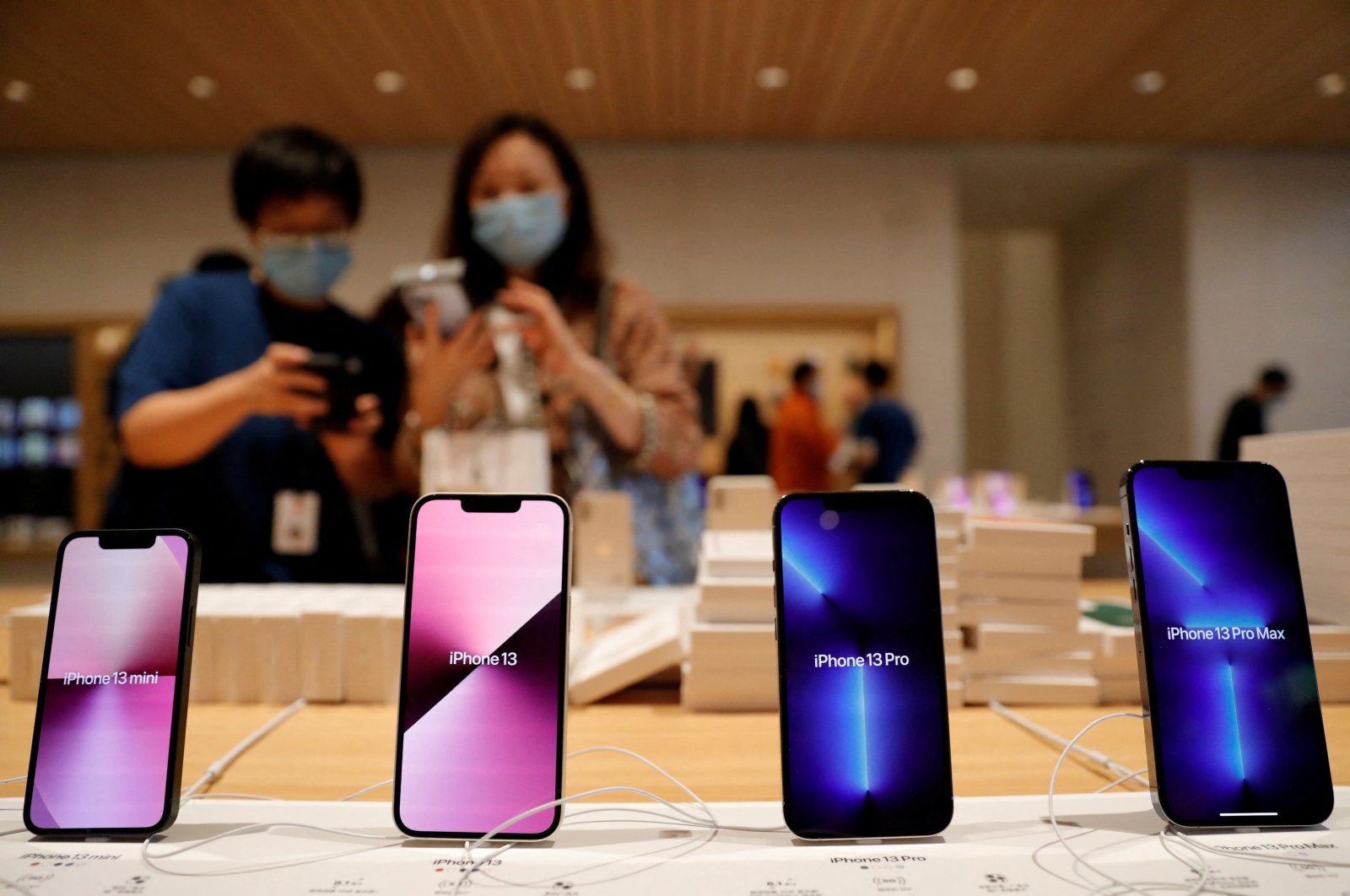 Apple iPhone 13 are pictured at an Apple Store on the day the new Apple iPhone 13 series goes on sale, in Beijing, China, Sept. 24, 2021. (Reuters Photo)