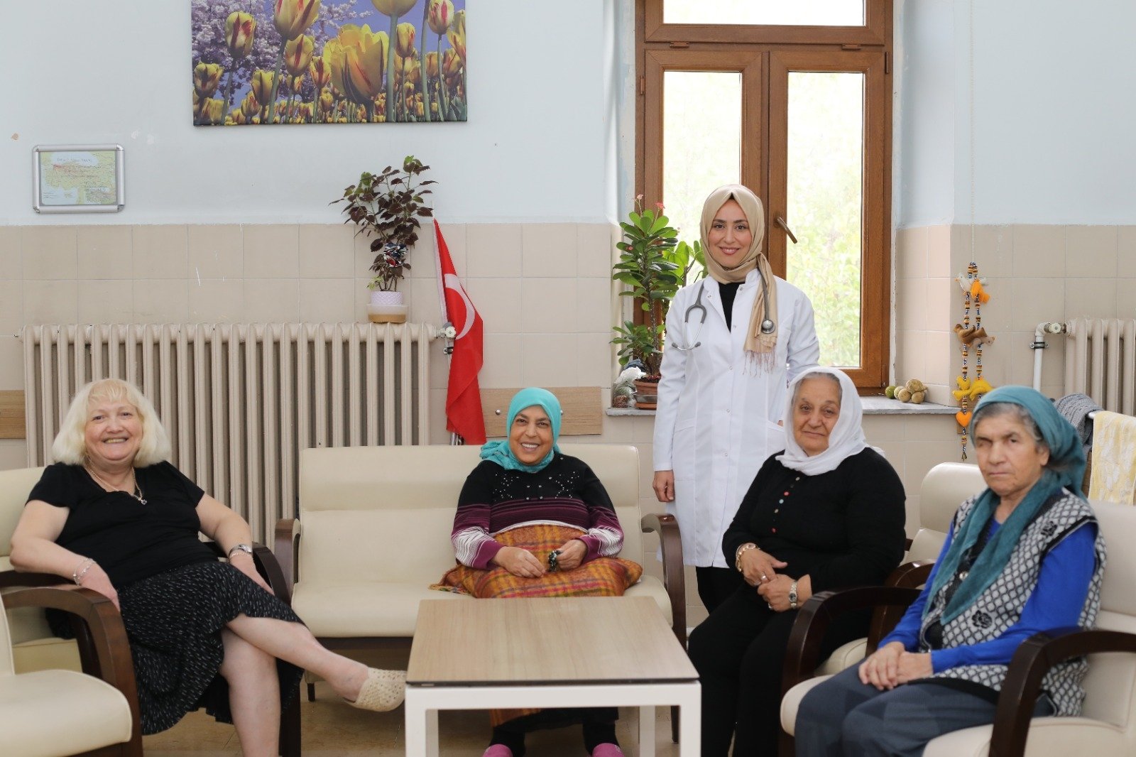 Dr. Filiz Tırtır (3rd L) poses with residents of the nursing home, in Istanbul, Turkey, Dec. 13, 2021. (Photo by Hatice Çinar)