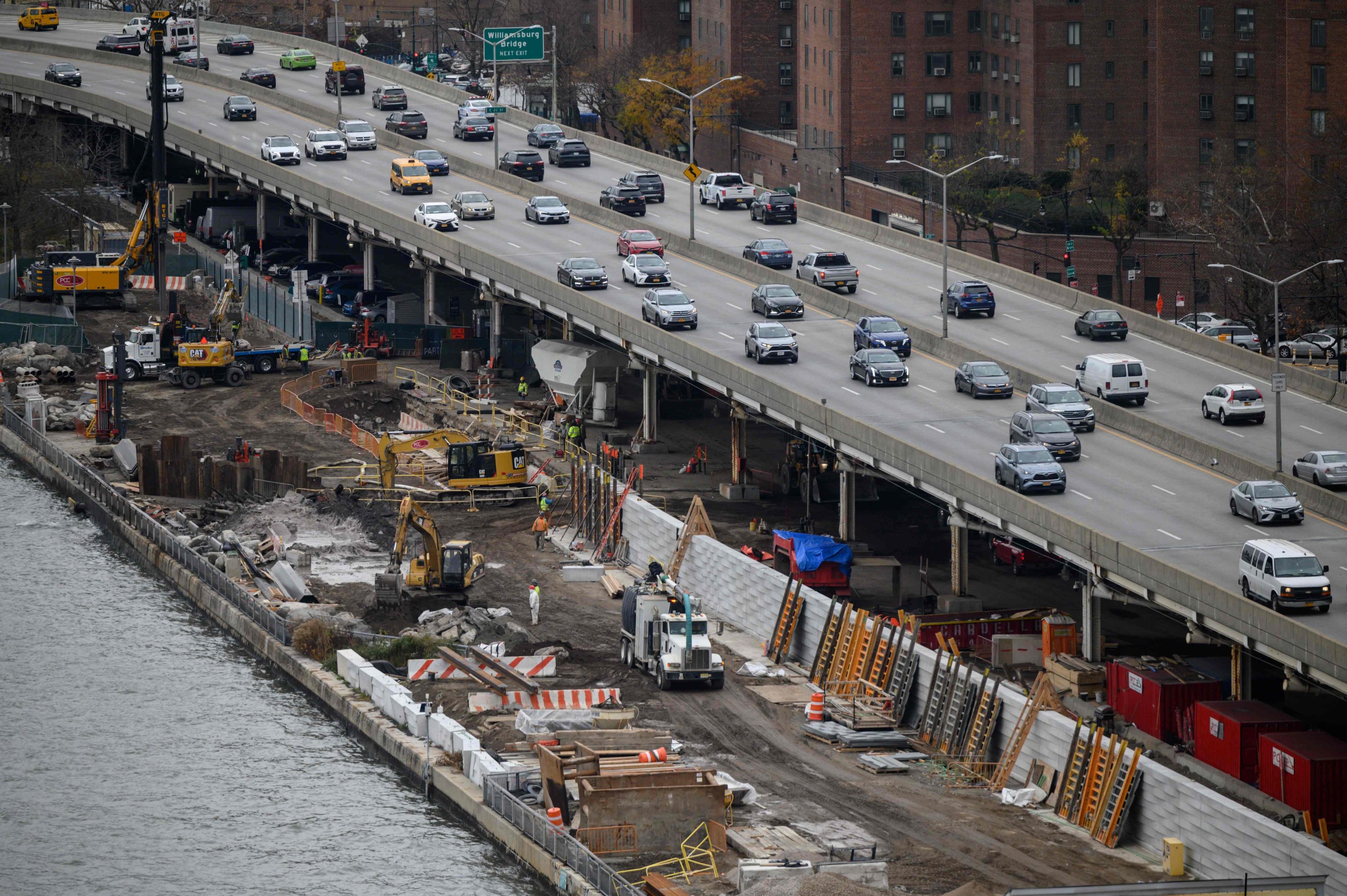 A general view shows contruction work on a flood defense project on the east side of Manhattan, New York, U.S., Dec. 12, 2021. (AFP Photo)