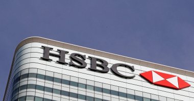 The HSBC bank logo is seen in the Canary Wharf financial district in London, Britain, March 3, 2016.  (Reuters Photo)