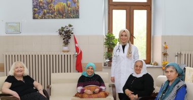 Dr. Filiz Tırtır (3rd L) poses with residents of the nursing home, in Istanbul, Turkey, Dec. 13, 2021. (Photo by Hatice Çinar)