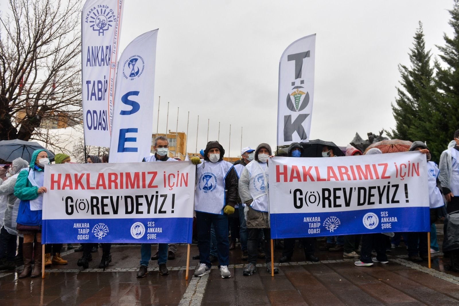 Healthcare workers are seen during a protest held amid a one-day nationwide strike, in the capital Ankara, Turkey, on Dec. 15, 2021. (DHA Photo)