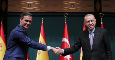 President Recep Tayyip Erdoğan and Spain's Prime Minister Pedro Sanchez (L) shake hands during a news conference in the capital Ankara, Turkey, Nov. 17, 2021. (Reuters Photo)