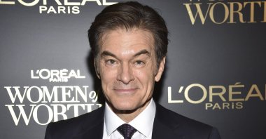 Dr. Mehmet Oz at the 14th annual L&#039;Oreal Paris Women of Worth Gala in New York, U.S., Dec. 4, 2019. (AP Photo)