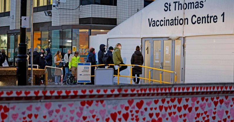 People queue to receive a dose of the COVID-19 vaccine at a vaccination center outside Guy&#039;s and St Thomas&#039; Hospital in central London, U.K., Dec. 13, 2021. (AFP Photo)