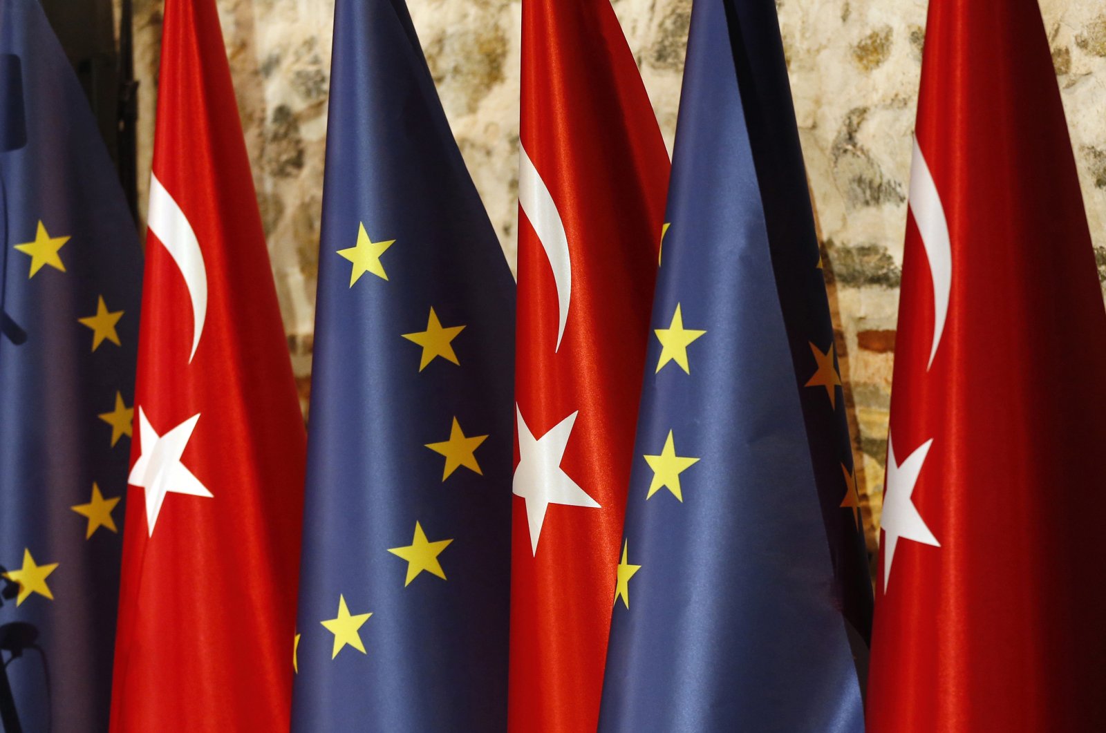 Turkey&#039;s and European flags at the opening session of a high-level meeting between EU and Turkey, in Istanbul, Feb. 28, 2019. (AP File Photo)