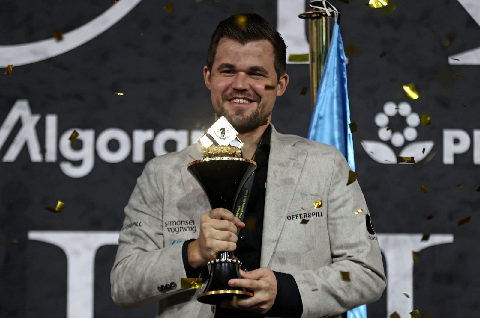 Carlsen tidak dapat mempertahankan gelar catur dunia kecuali dia menghadapi Firouzja