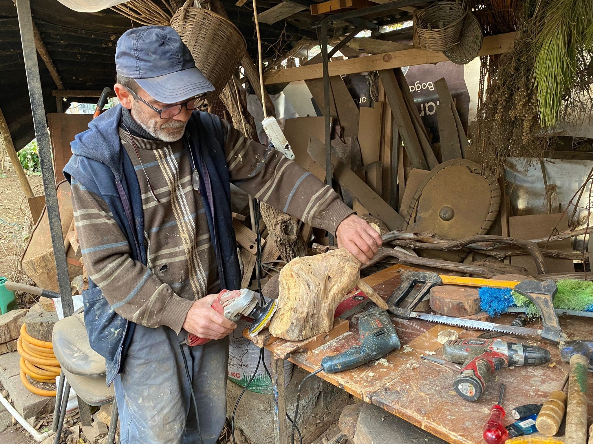 Mustafa Avcı works in his workshop, Istanbul, Turkey, Dec. 12, 2021. (IHA Photo)