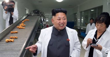 North Korean leader Kim Jong Un (L) inspects a factory of the Korean People&#039;s Army (KPA) at an undisclosed location in North Korea in this undated photo released by North Korea&#039;s official Korean Central News Agency (KCNA), Aug. 24, 2014 (AFP Photo/KCNA via KNS)