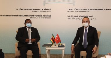 Foreign Minister Mevlüt Çavuşoğlu (R) and Zimbabwe&#039;s Foreign Minister Frederick M.M Shava meet in Istanbul, Turkey, Dec. 16, 2021. (AA Photo)