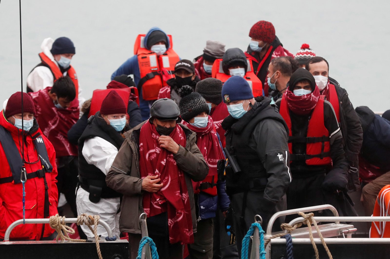 Para migran menghadapi kondisi Inggris yang kotor setelah melintasi Selat Inggris