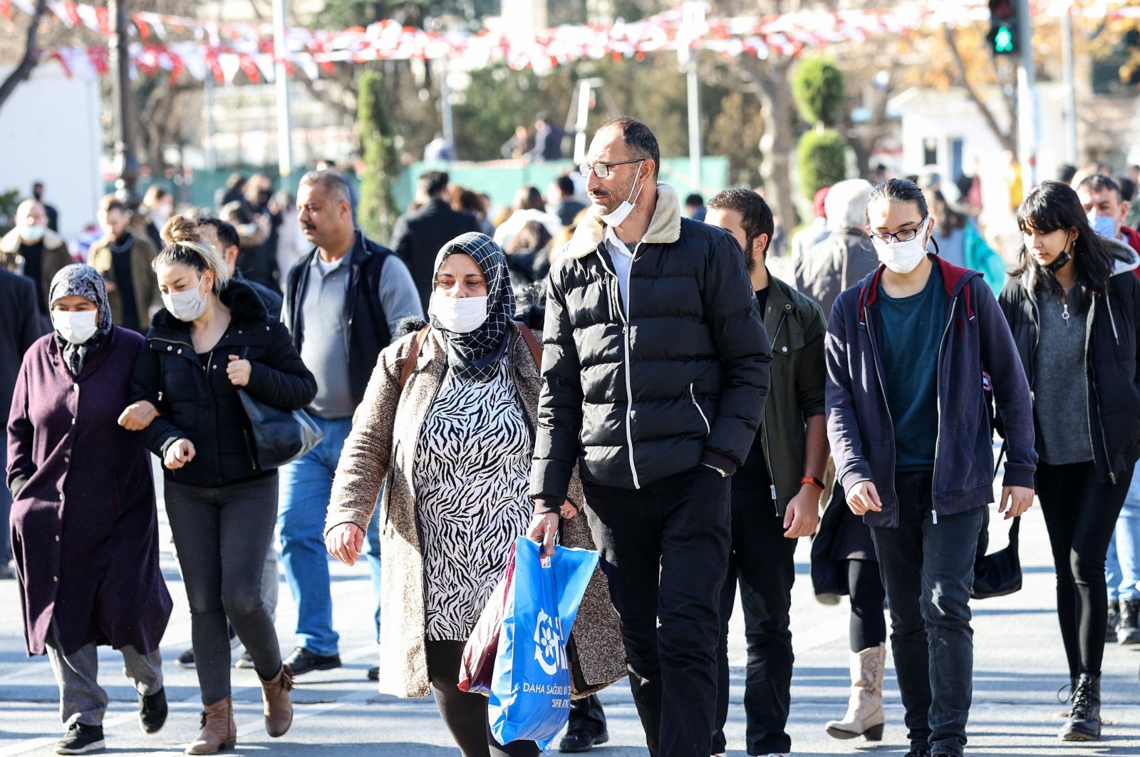 Pedestrians wearing face masks walk on a street in the capital Ankara, Turkey, Dec. 12, 2021. (AFP PHOTO)