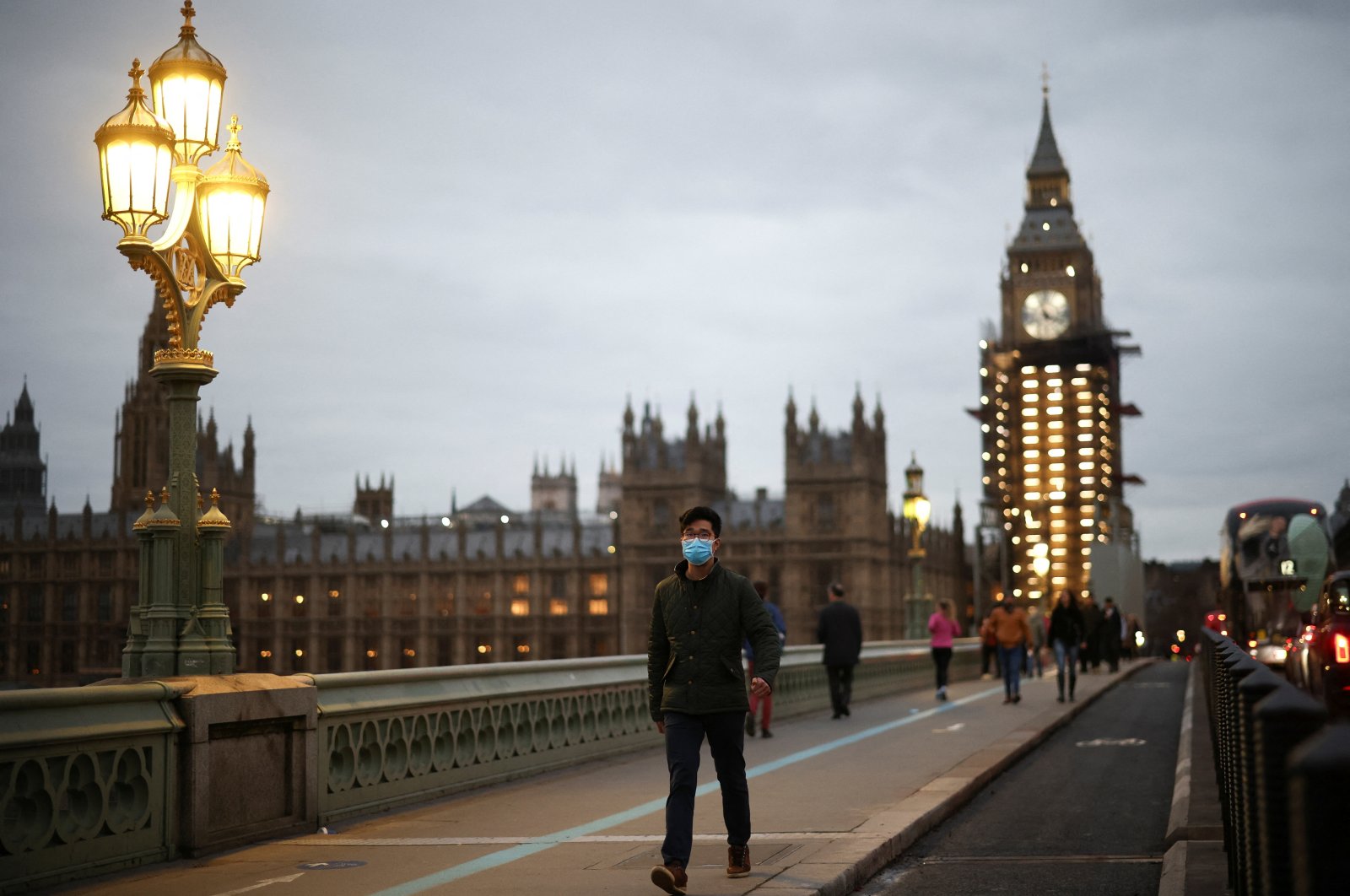 People walk across Westminster Bridge, amid the coronavirus outbreak in London, Britain, Dec. 15, 2021. (Reuters Photo)