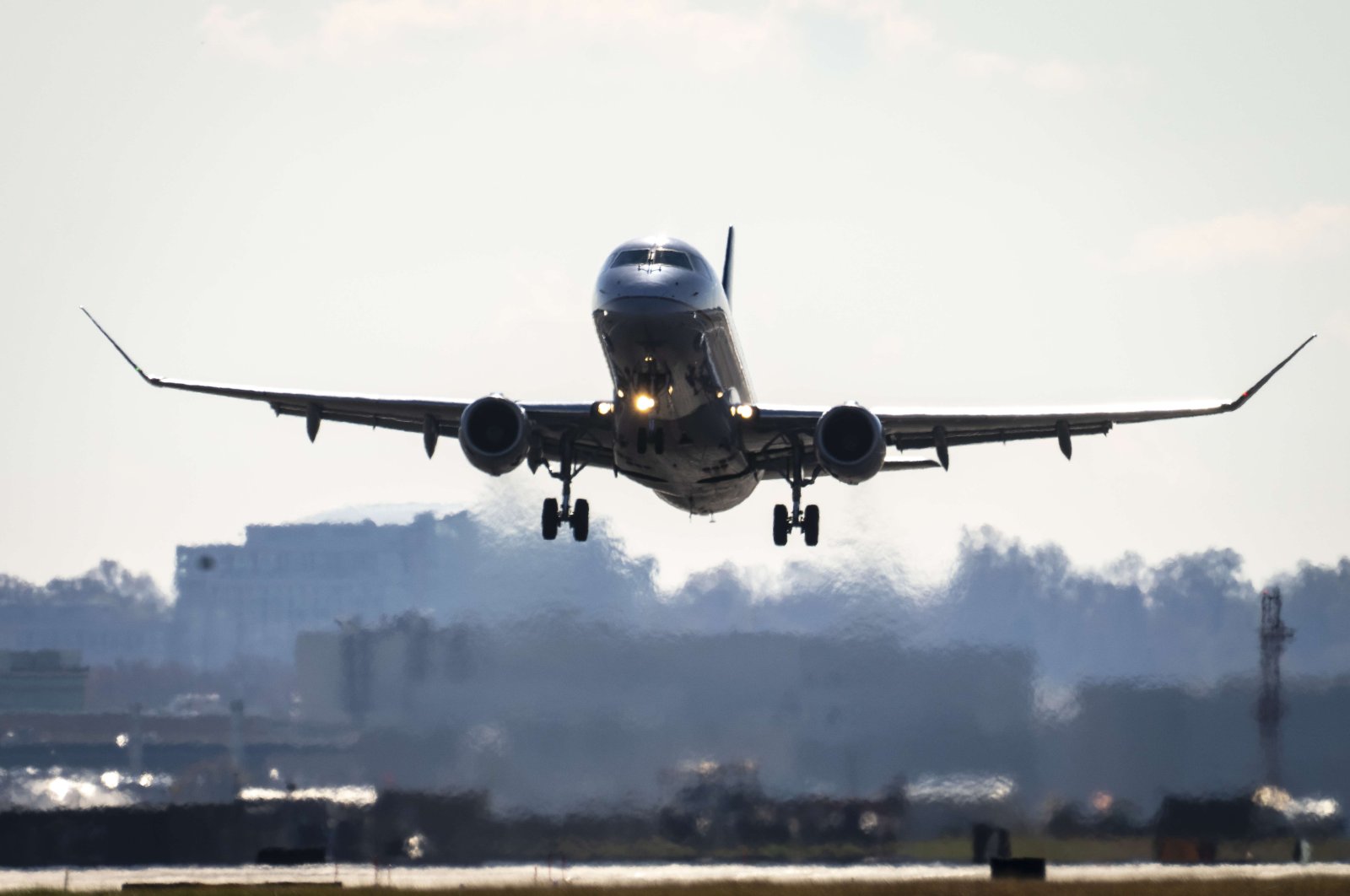 Maskapai penerbangan AS memperingatkan nirkabel 5G dapat mengganggu ribuan penerbangan