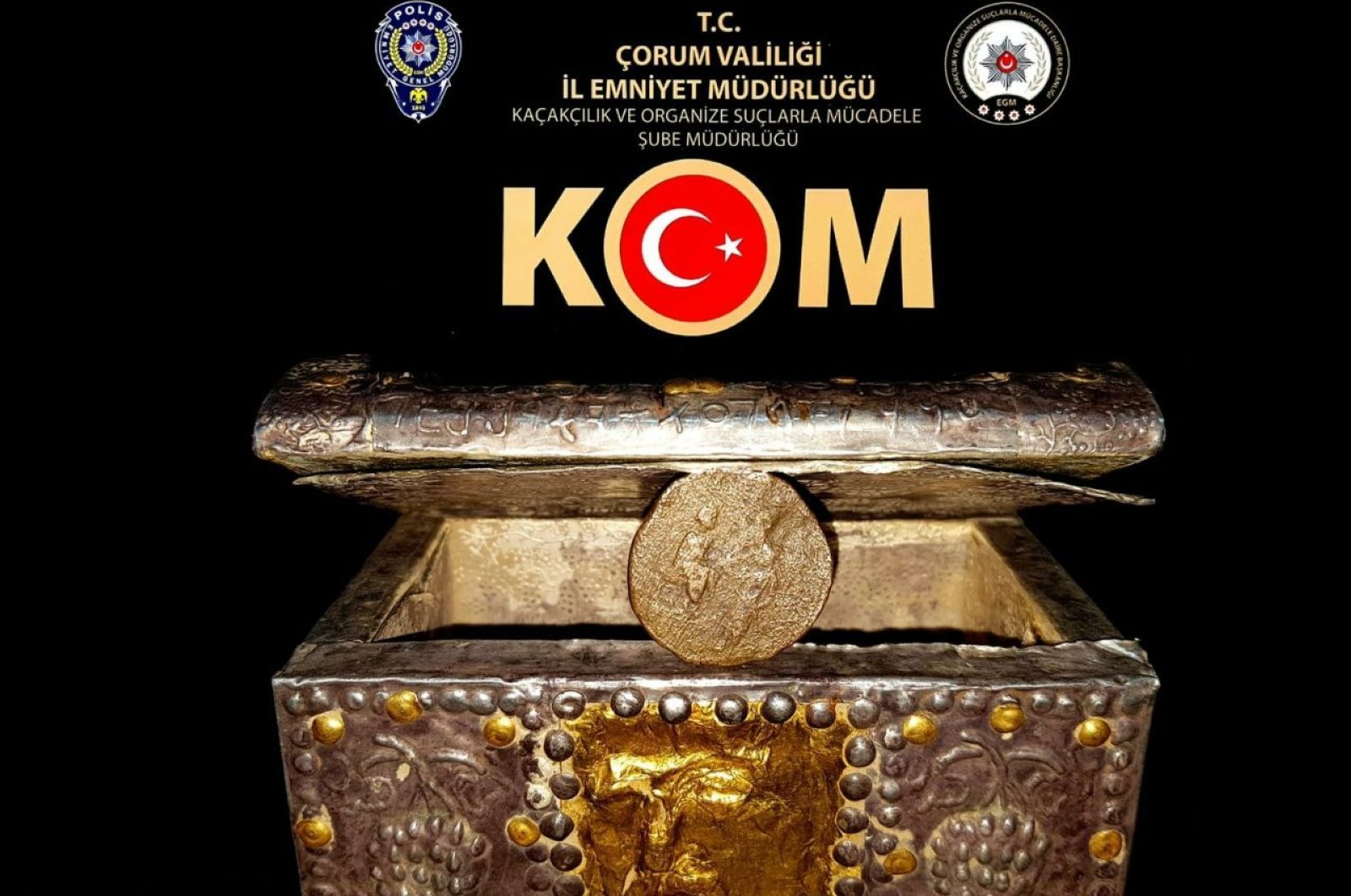 Peti berlapis emas era Romawi, koin emas ditemukan di dekat Ankara