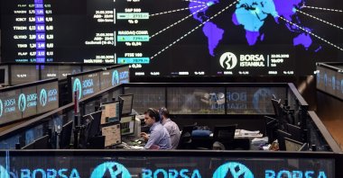 Traders work at their desks on the floor of the Borsa Istanbul stock exchange, Istanbul, Turkey, May 22, 2018. (AFP Photo)