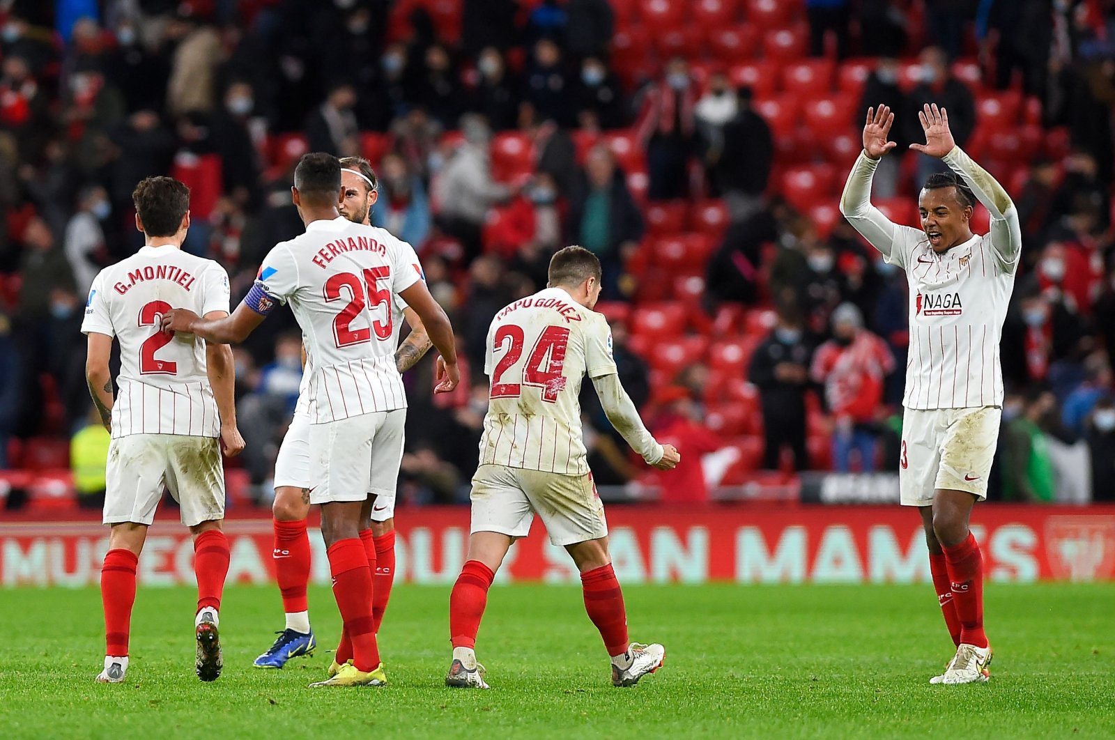 Sevilla&#039;s players celebrate after winning the match against Athletic Club Bilbao, in Bilbao, Spain, Dec. 11, 2021. (AFP PHOTO) 