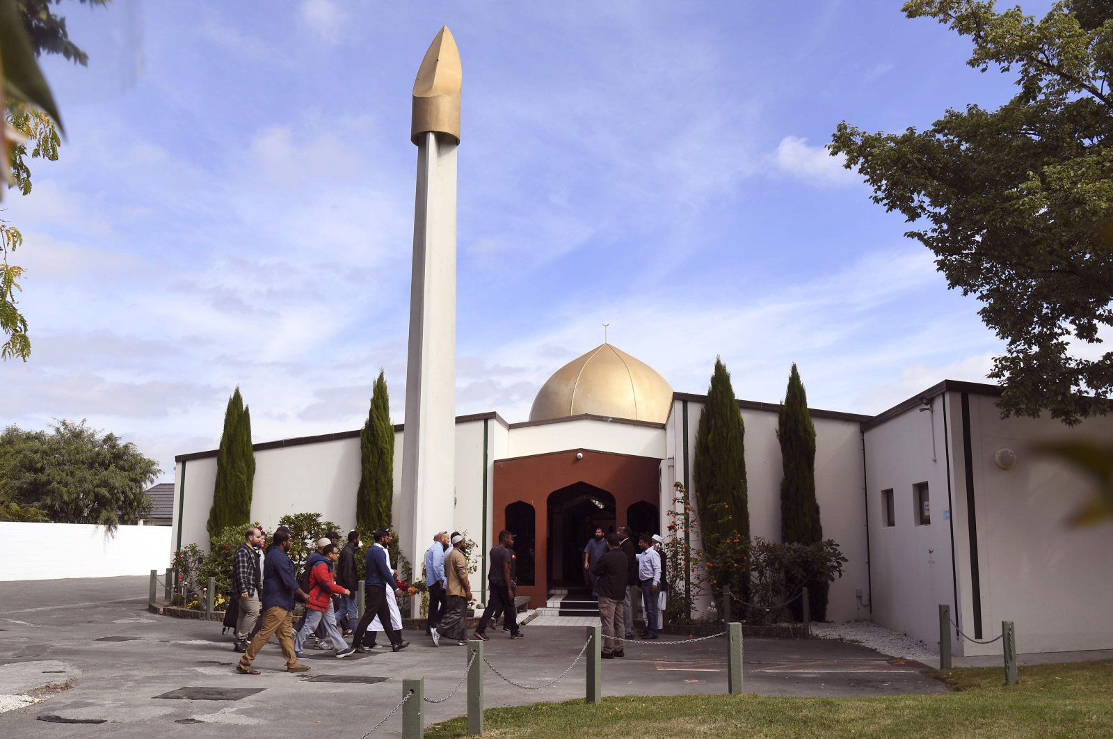 Members of the local Muslim community enter the Al Noor mosque after it was reopened in Christchurch, New Zealand, March 23, 2019. (AFP Photo)