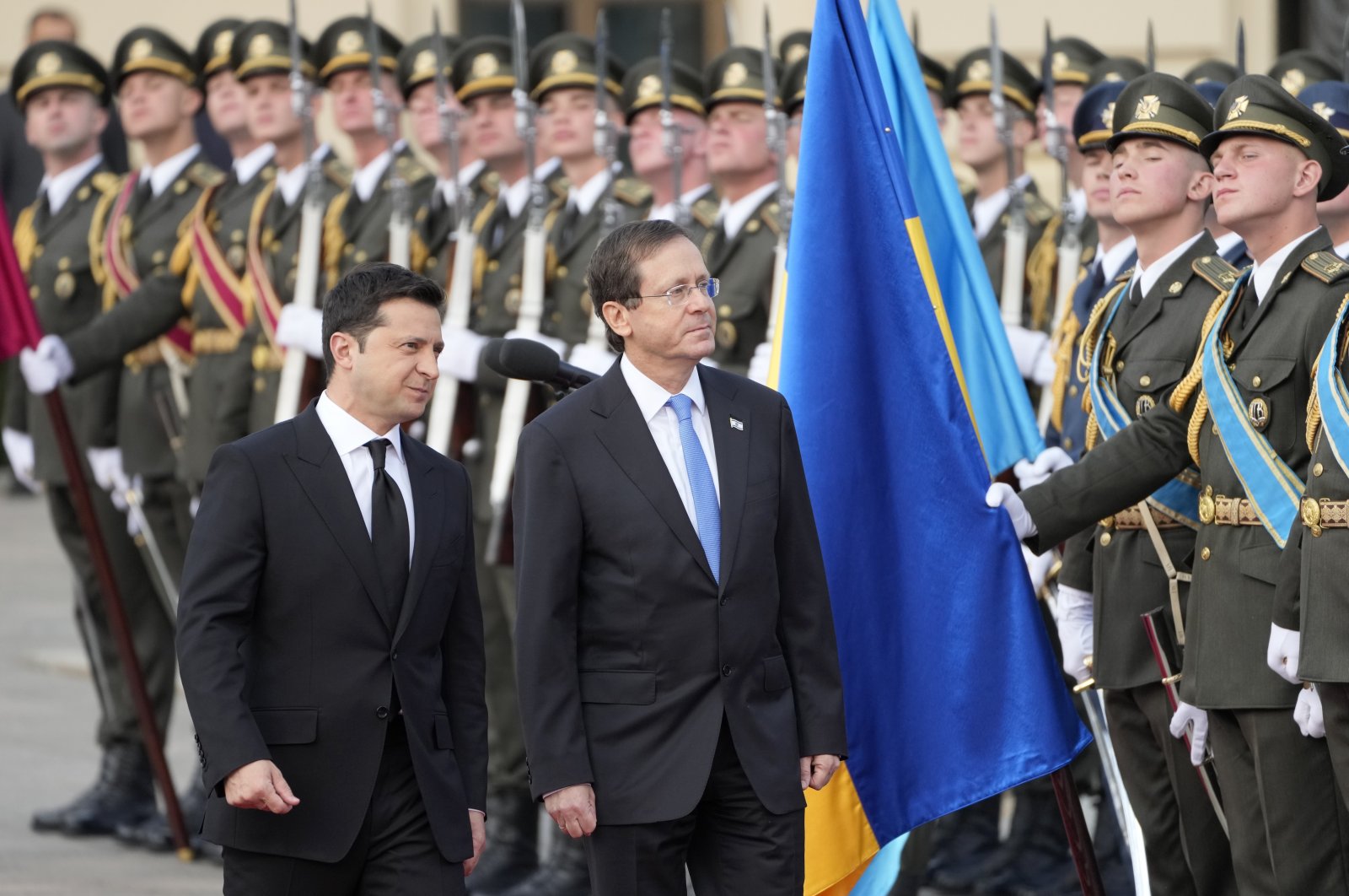 Ukrainian President Volodymyr Zelenskyy (L) and Israeli President Isaac Herzog review the honor guard during a welcome ceremony ahead of their meeting in Kyiv, Ukraine, Oct. 5, 2021. (AP File Photo)