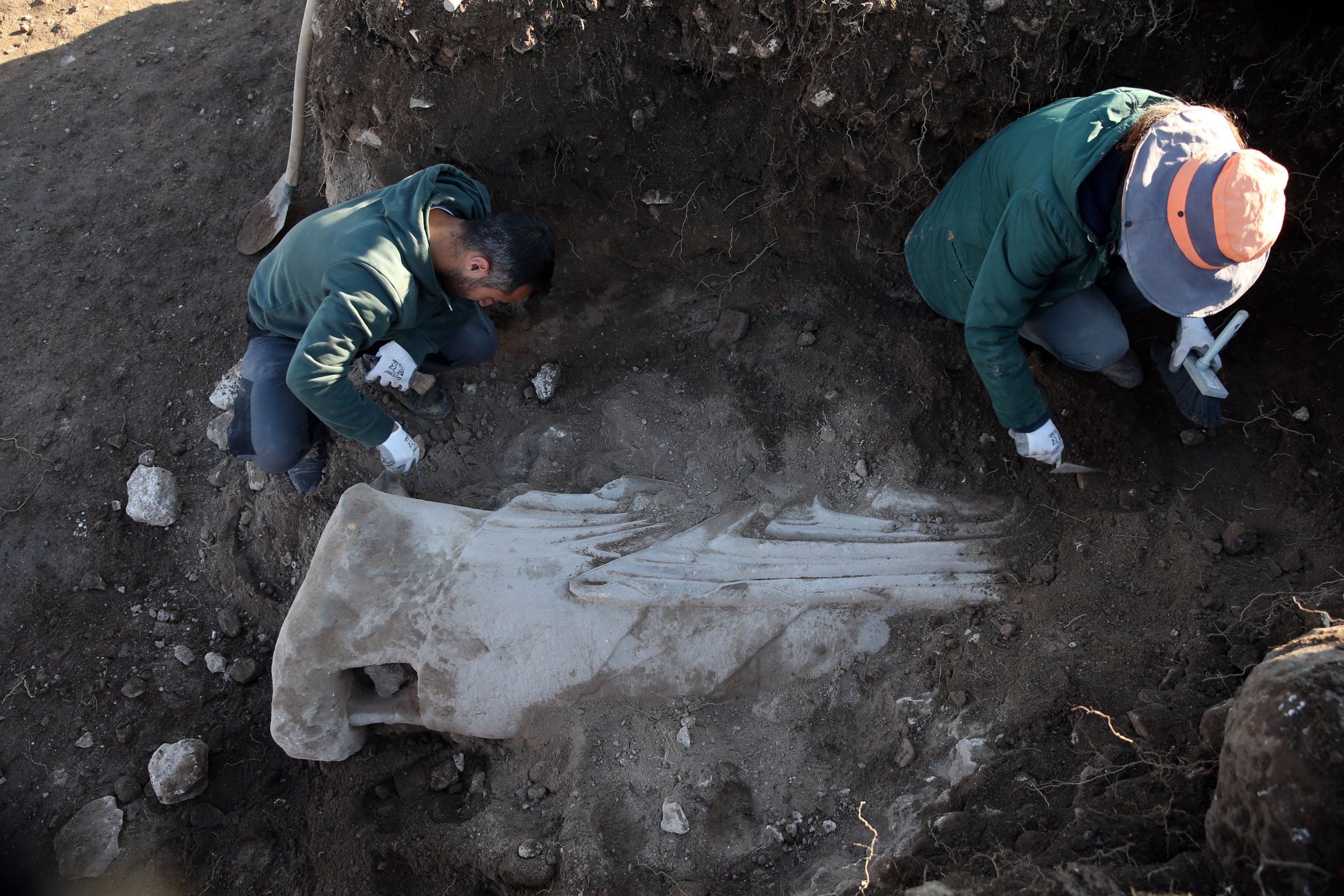 Archeologists unearth 2,000-year-old statues in western Turkey. (AA Photo) 