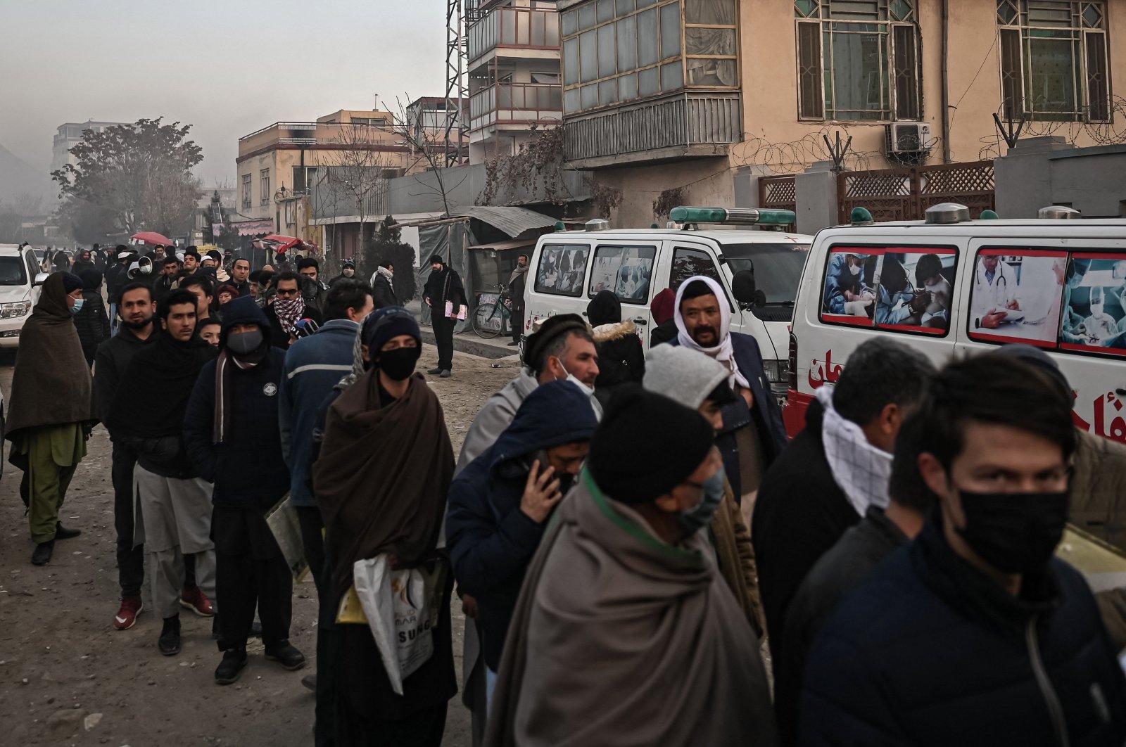 People queue to enter the passport office at a checkpoint in Kabul on Dec. 19, 2021, after Afghanistan&#039;s Taliban authorities said they will resume issuing passports. (AFP Photo)