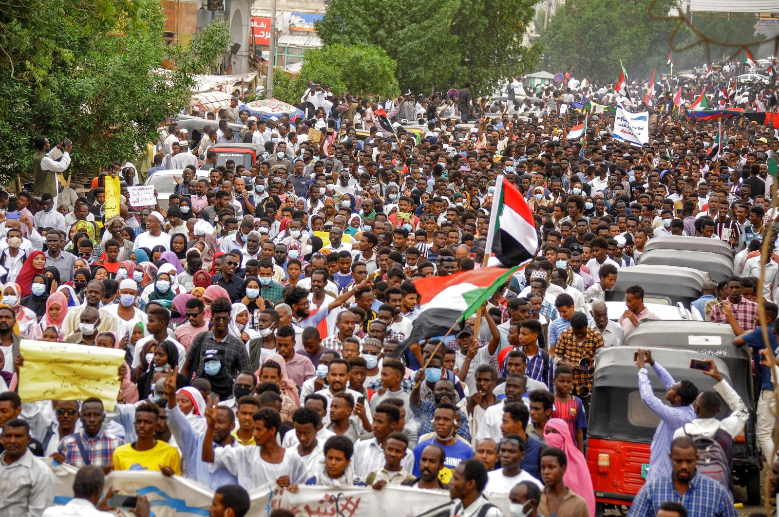 Puluhan orang memprotes kudeta di istana presiden Sudan