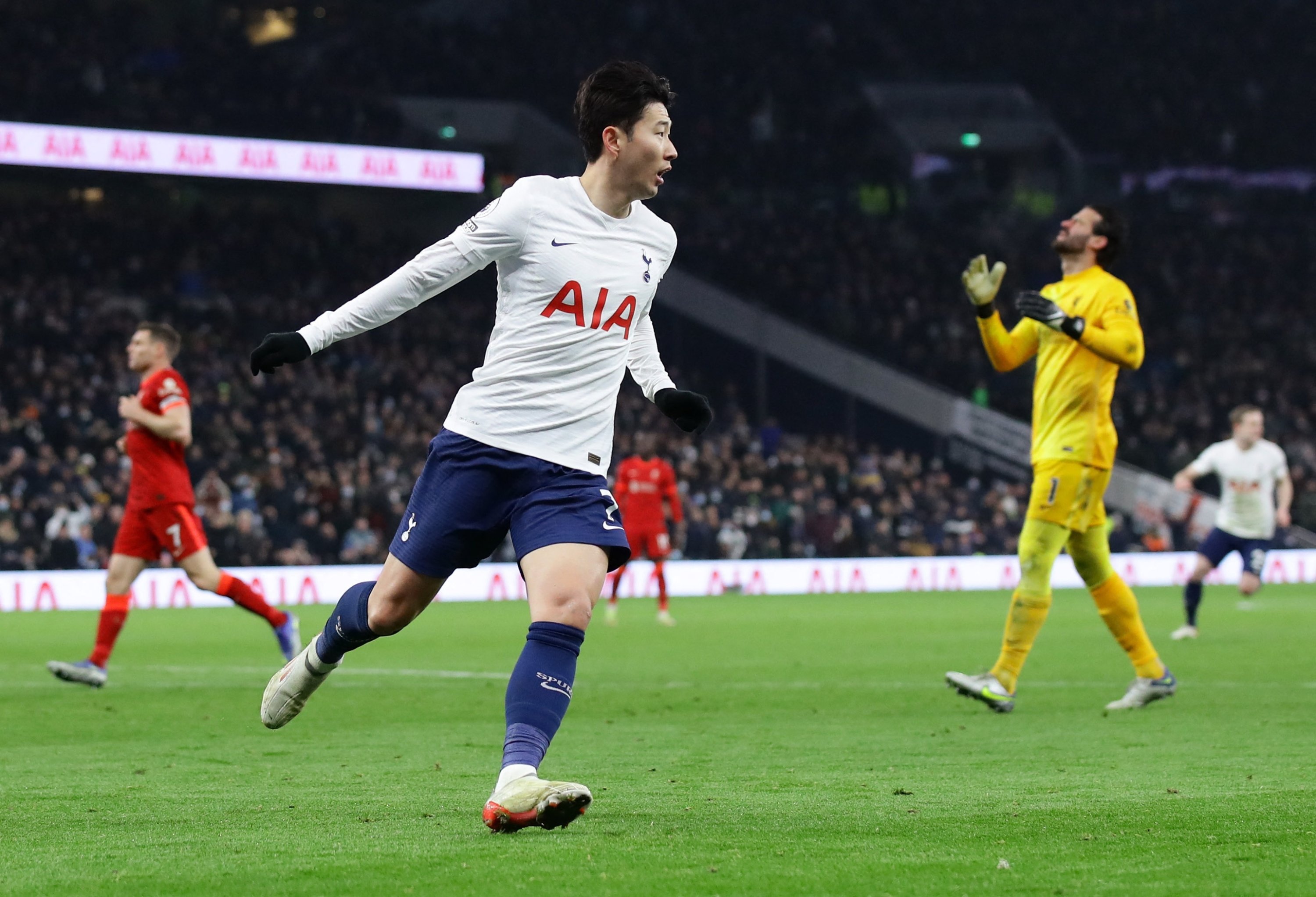  Tottenham Hotspur's Son Heung-min celebrates scoring in a Premier League game against Liverpool, London, England, Dec. 19, 2021. (Reuters Photo)