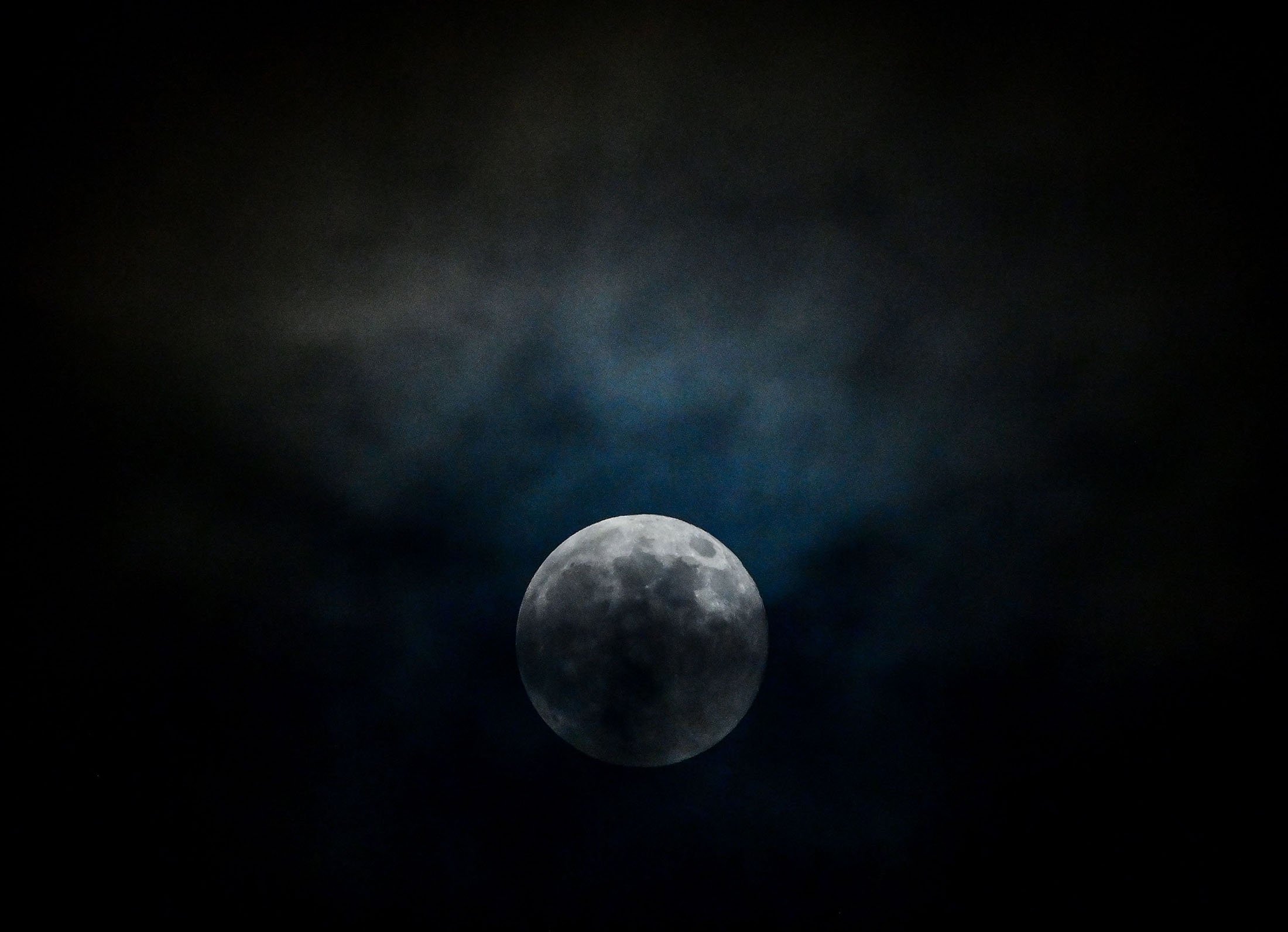 Cold moon illuminates night sky as 2021 nears its end | Daily Sabah