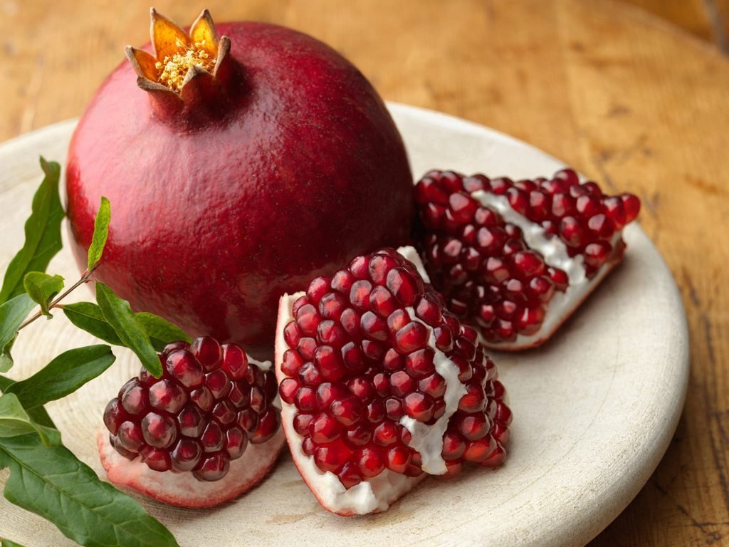 Pomegranates occupy the most important place on the table on Yalda Night. (Sabah File Photo)