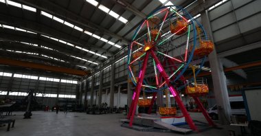 An amusement park machine by the Tekin Lunapark, Ankara, Turkey, Dec. 20, 2021. (AA Photo)