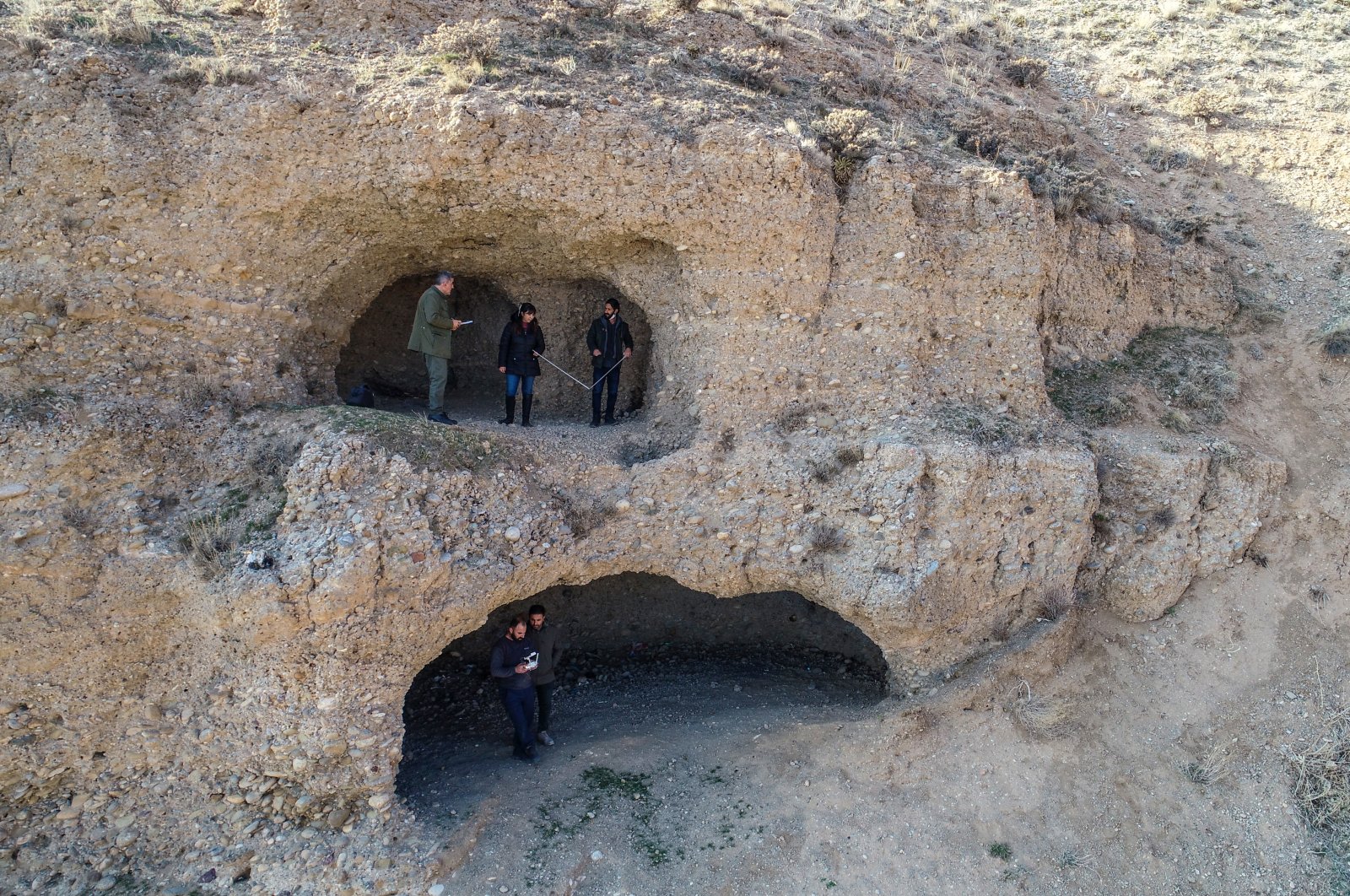 Remains of pots, pans discovered in a three-room area carved into the bedrock in an area overlooking the Van lake. (AA Photo)