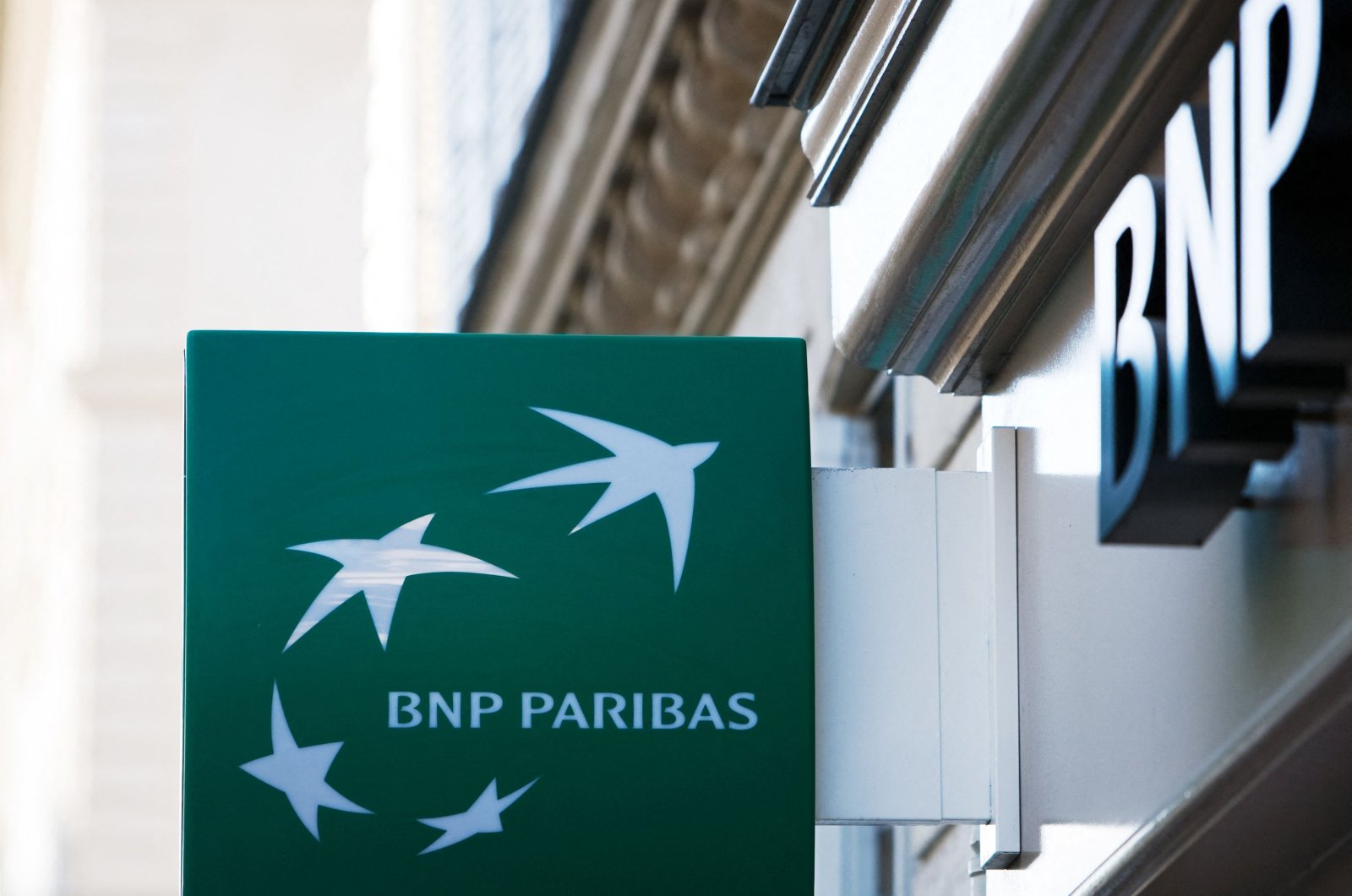 The logo of French bank BNP Paribas, Paris, France, March 4, 2010. (AFP Photo)