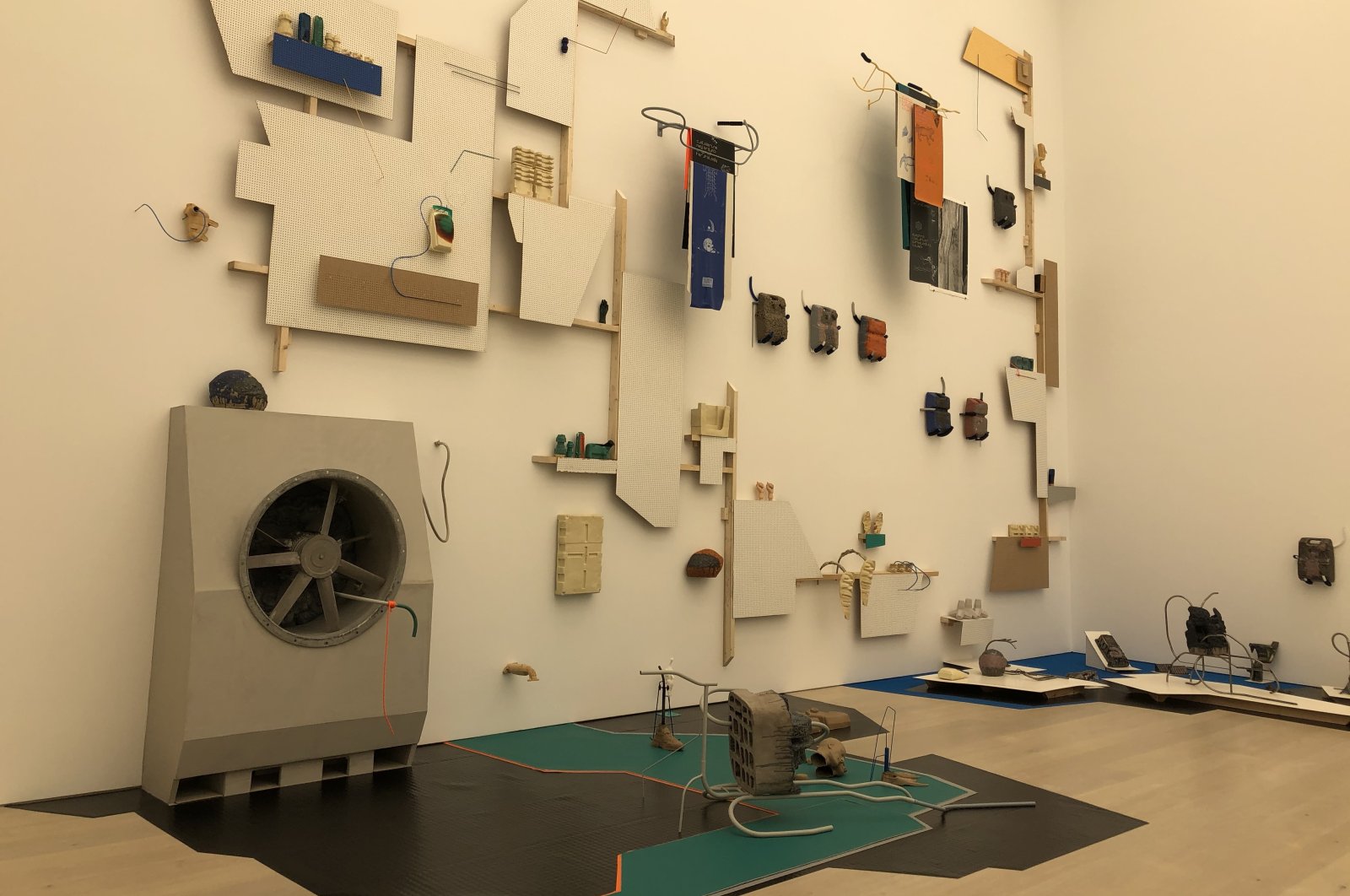 An installation view from Emre Hüner’s &quot;[Elektroisolazyon]&quot;. (Photo by Matt Hanson) 