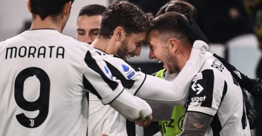 Juventus' Federico Bernardeschi (R) celebrates with teammates after scoring a goal against Cagliari, Turin, Italy, Dec. 21, 2021. (AFP Photo)