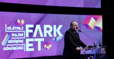 Industry and Technology Minister Mustafa Varank delivers his opening speech at the Vizyoner'21 event by MÜSIAD held in Istanbul, Turkey, Dec. 22, 2021. (AA Photo)