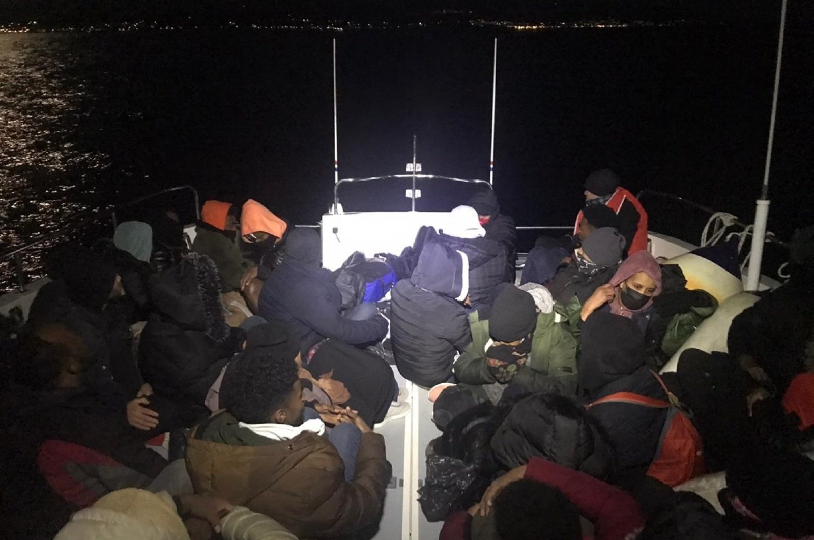 Penjaga pantai Turki menyelamatkan 143 migran yang didorong mundur oleh Yunani