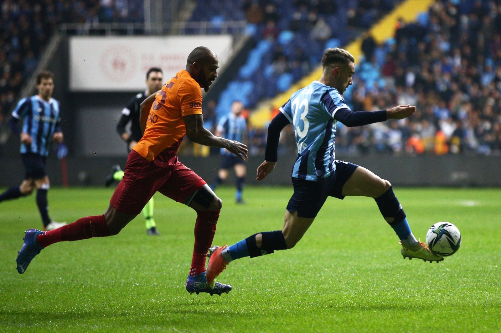 Adana Demirspor menenggelamkan Galatasaray untuk memperpanjang penderitaan tanpa kemenangan Lions