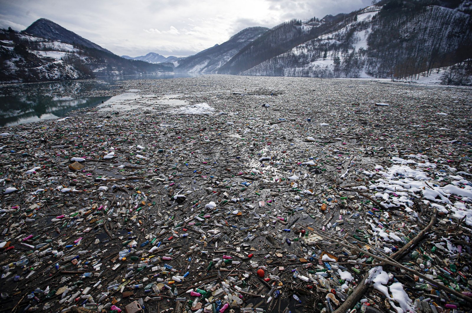 Bahkan di Everest, tidak ada yang namanya udara bebas plastik yang ‘bersih’: Belajar